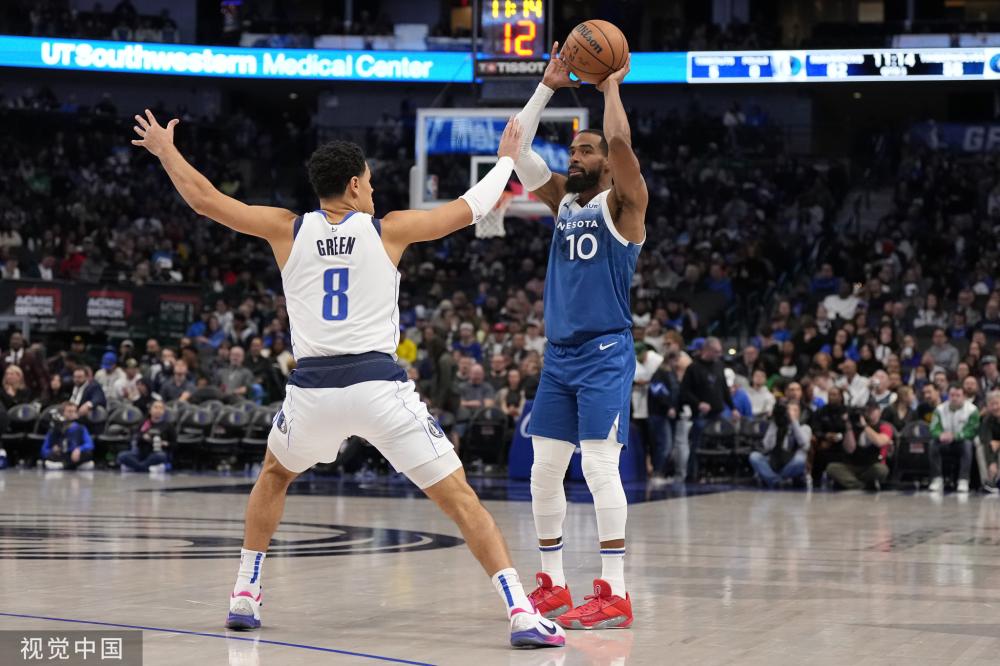 他在球場上 他在球場上